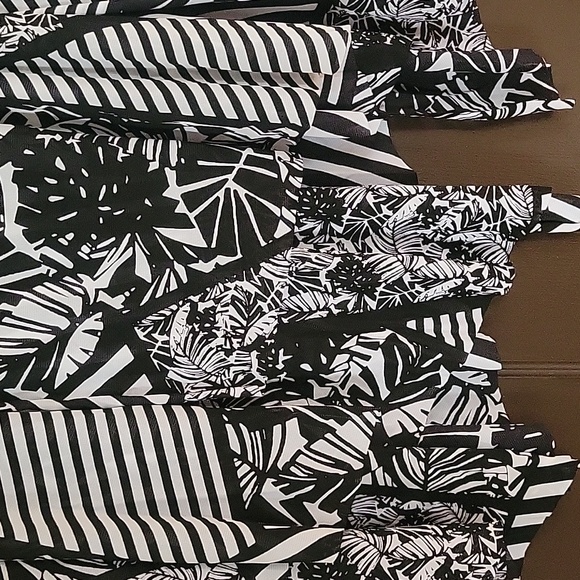 Chico's Assymetrical SKIRT Size 1 - Picture 1 of 5